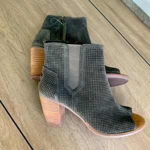 Toms Olive perpetrated bootie
